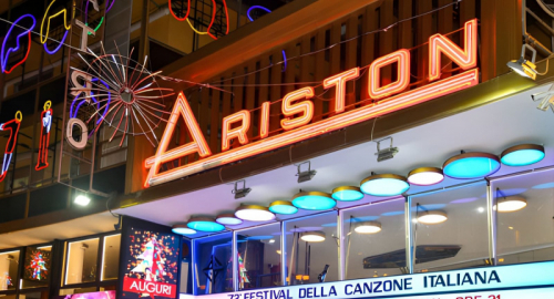 Sanremo 2026: Ditonellapiaga trionfa nella notte delle cover tra musica e messaggi sociali